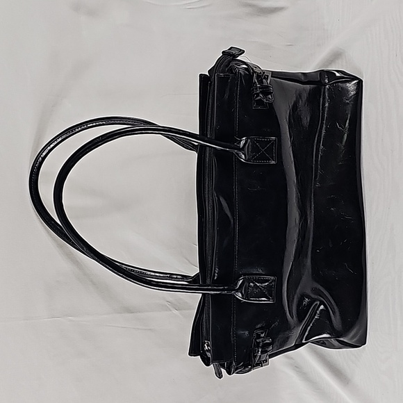 Elegant Black Shoulder Bag - Picture 2 of 9